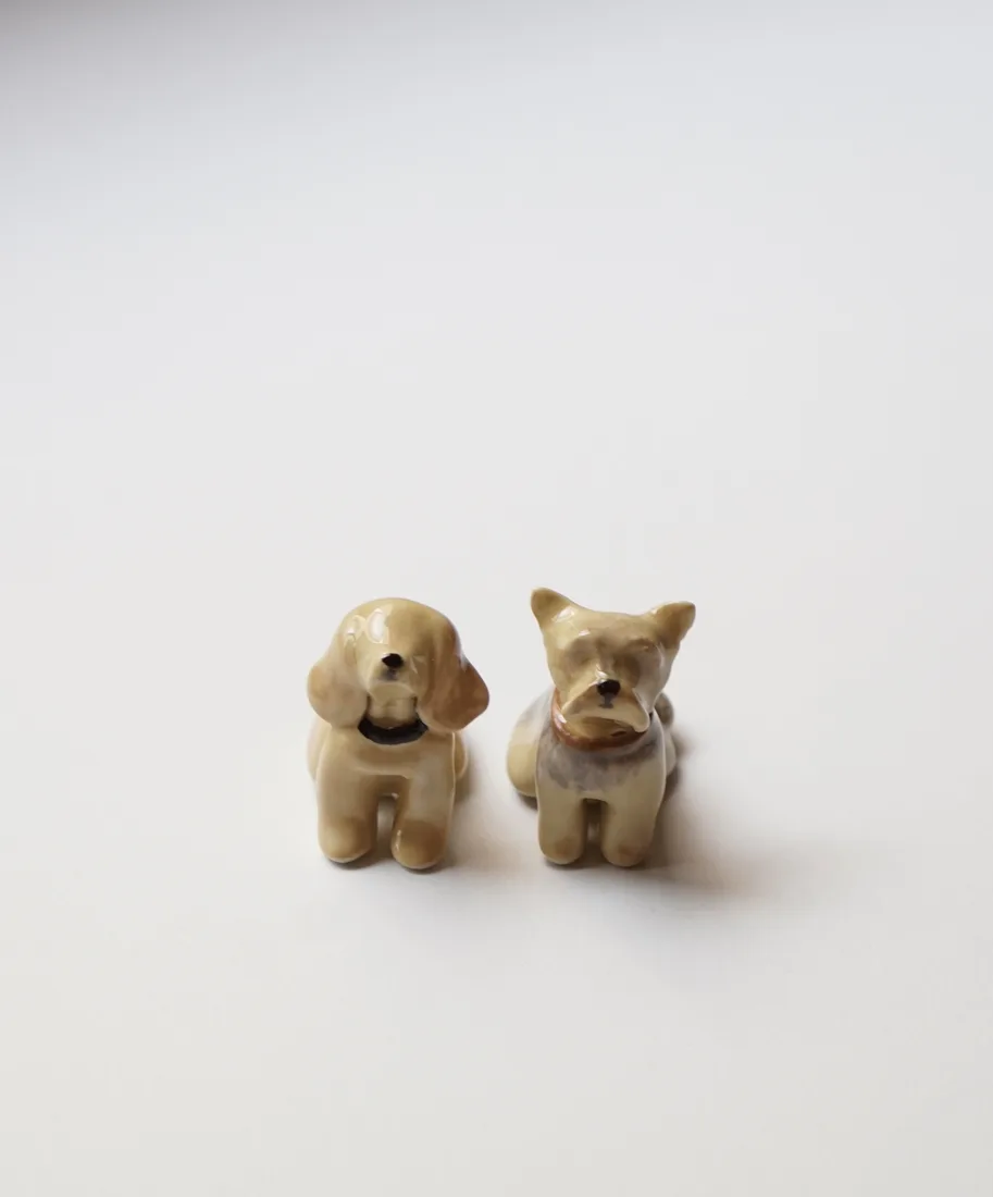 Figura de mascota de cerámica