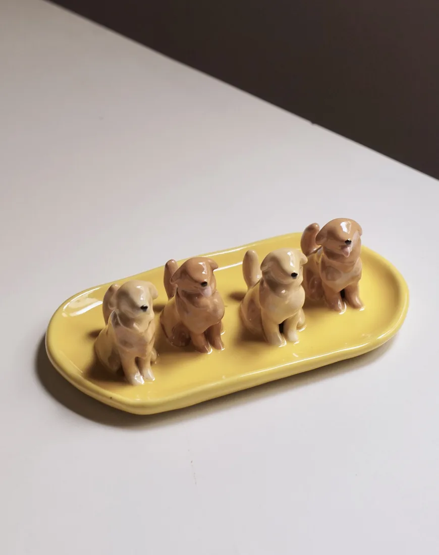 Plato joyero de cuatro mascotas, pintado a mano