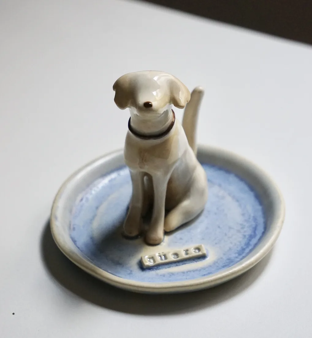 Plato joyero de una mascota, pintado a mano