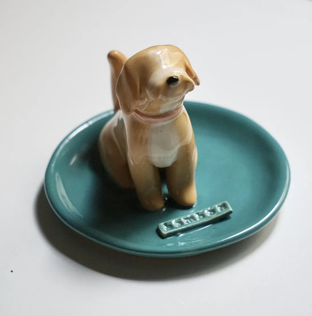 Plato joyero de una mascota, pintado a mano