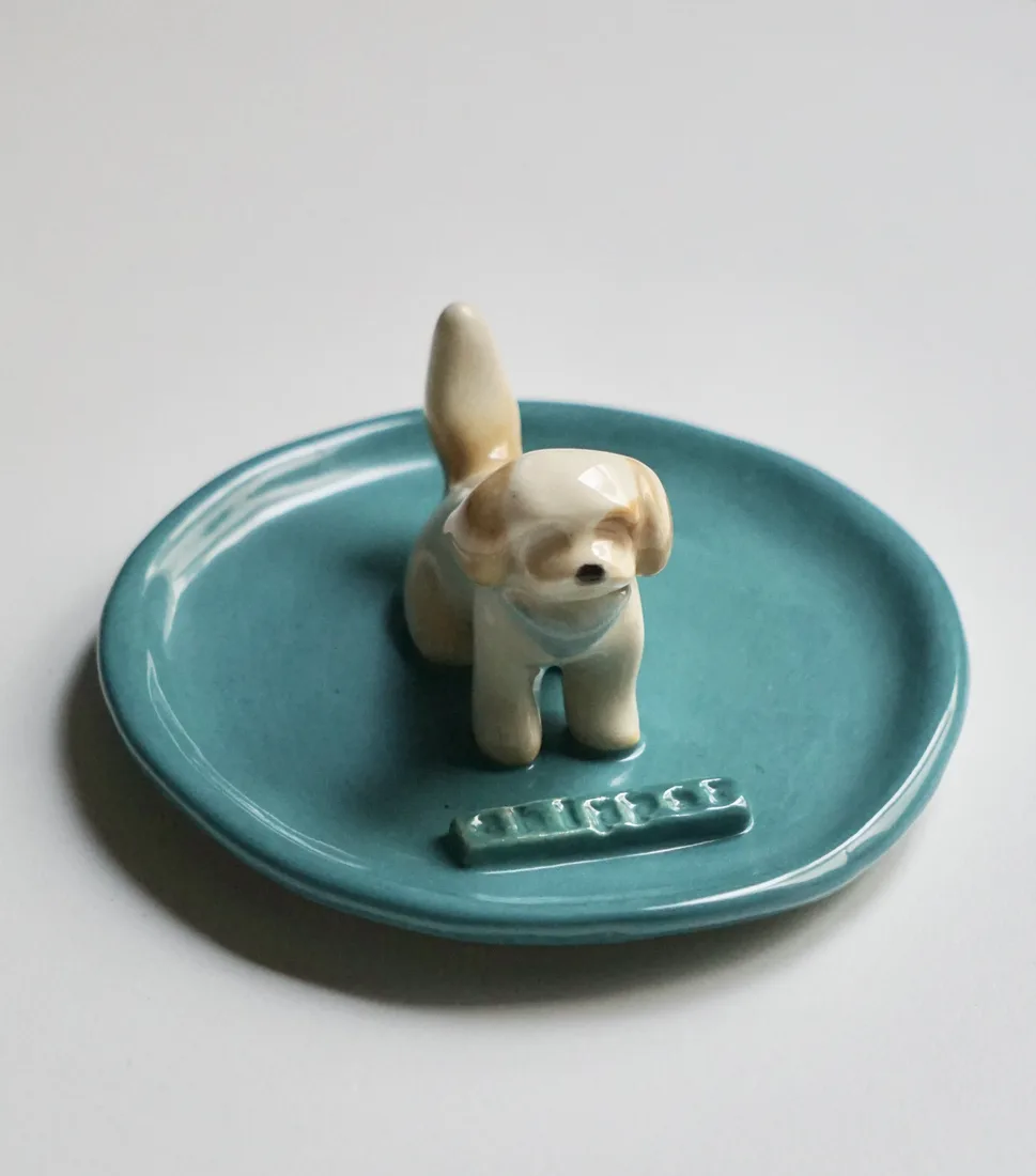 Plato joyero de una mascota, pintado a mano