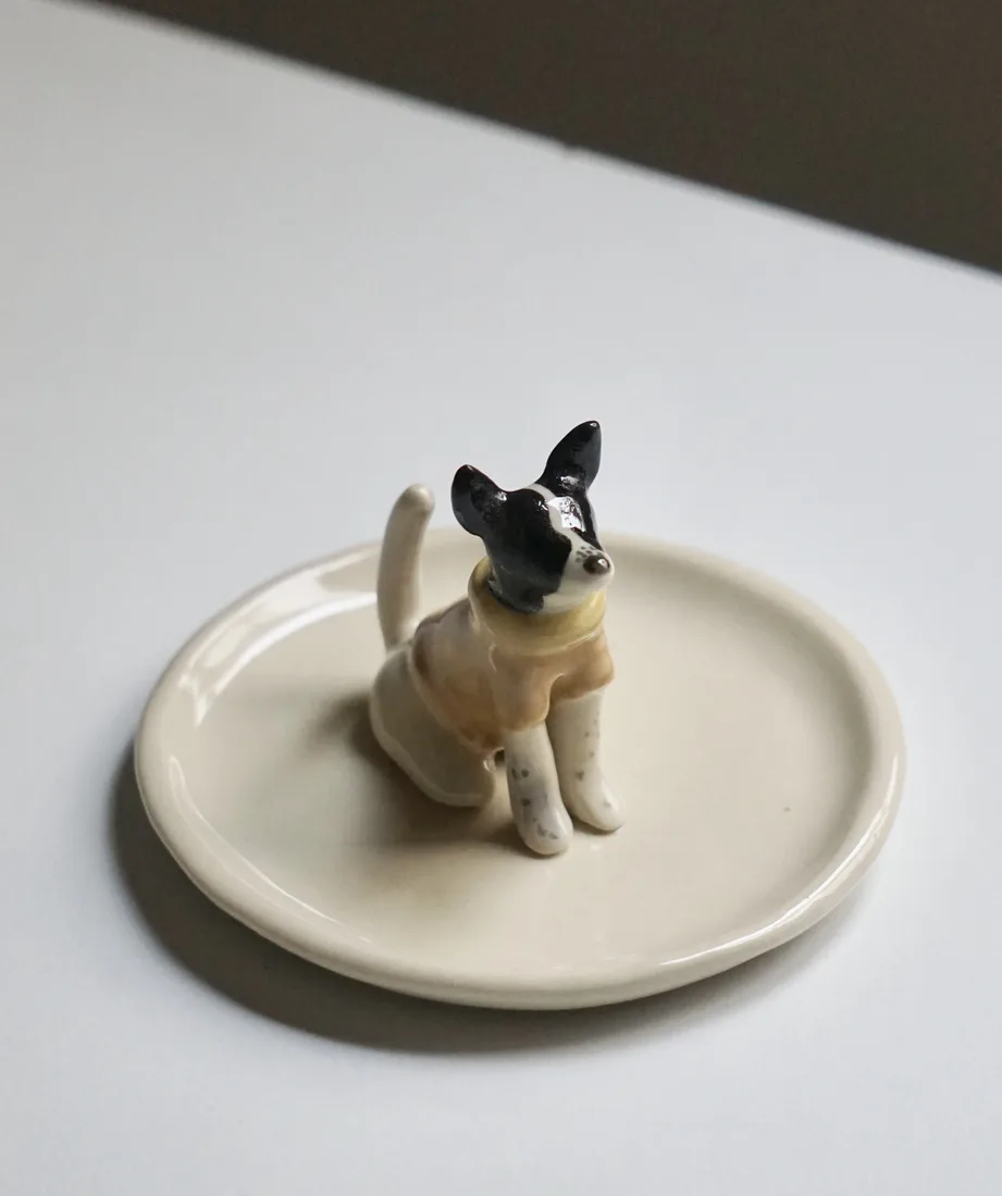 Plato joyero de una mascota, pintado a mano