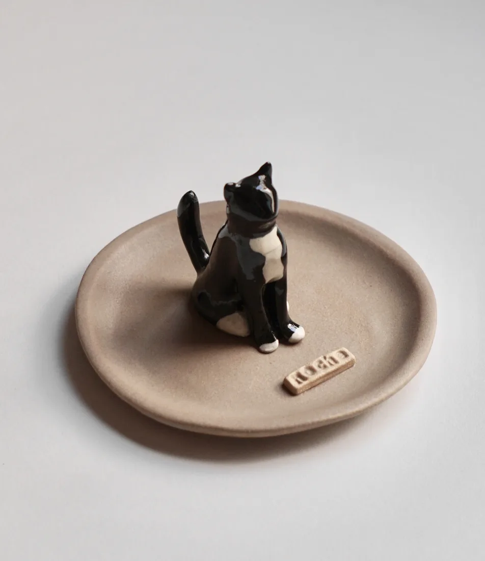 Plato joyero de una mascota, pintado a mano
