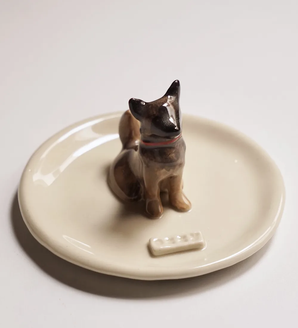 Plato joyero de una mascota, pintado a mano