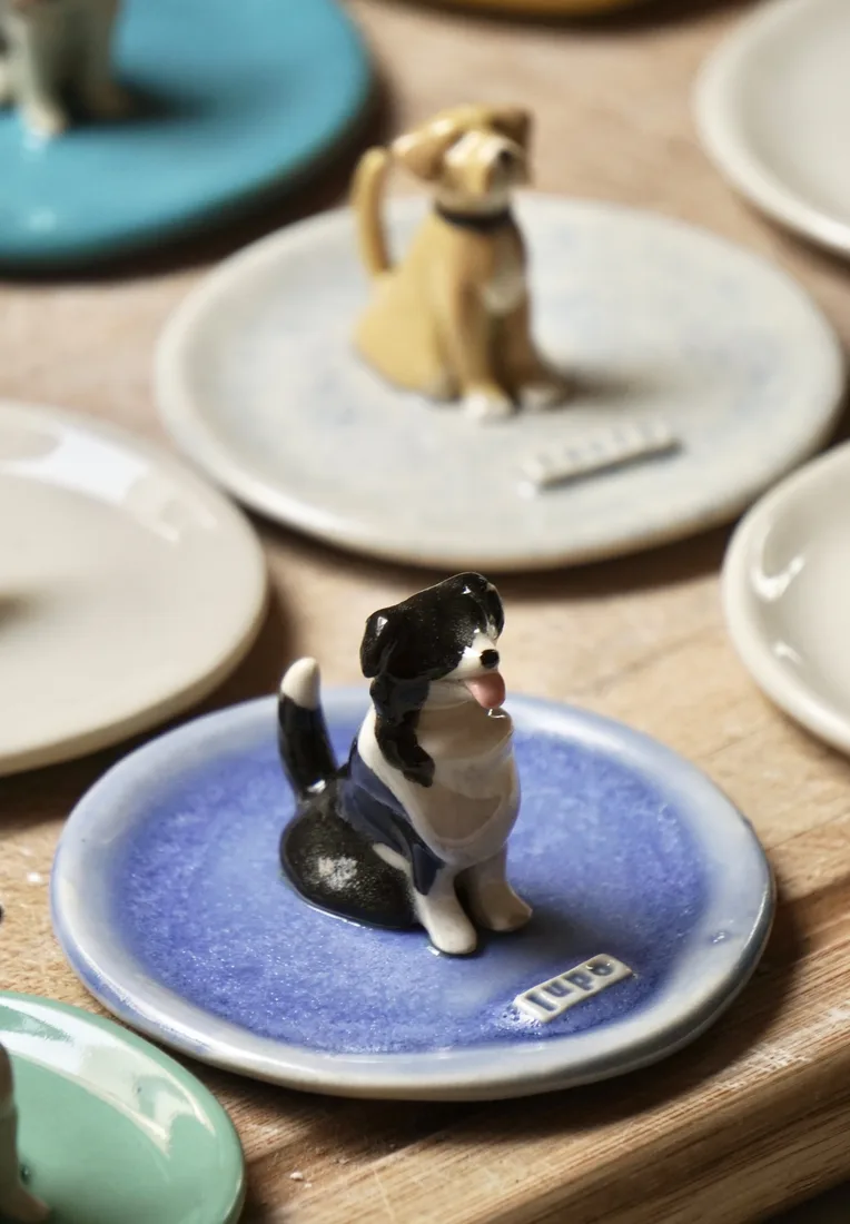Plato joyero de una mascota, pintado a mano