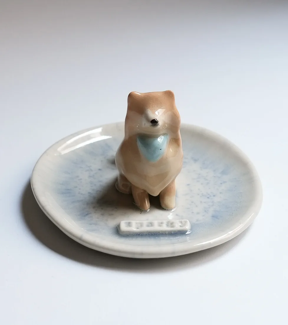 Plato joyero de una mascota, pintado a mano