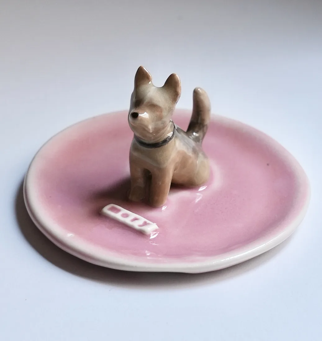 Plato joyero de una mascota, pintado a mano