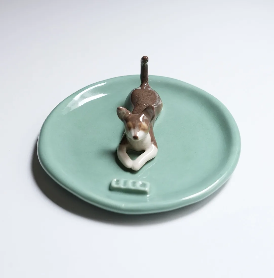 Plato joyero de una mascota, pintado a mano