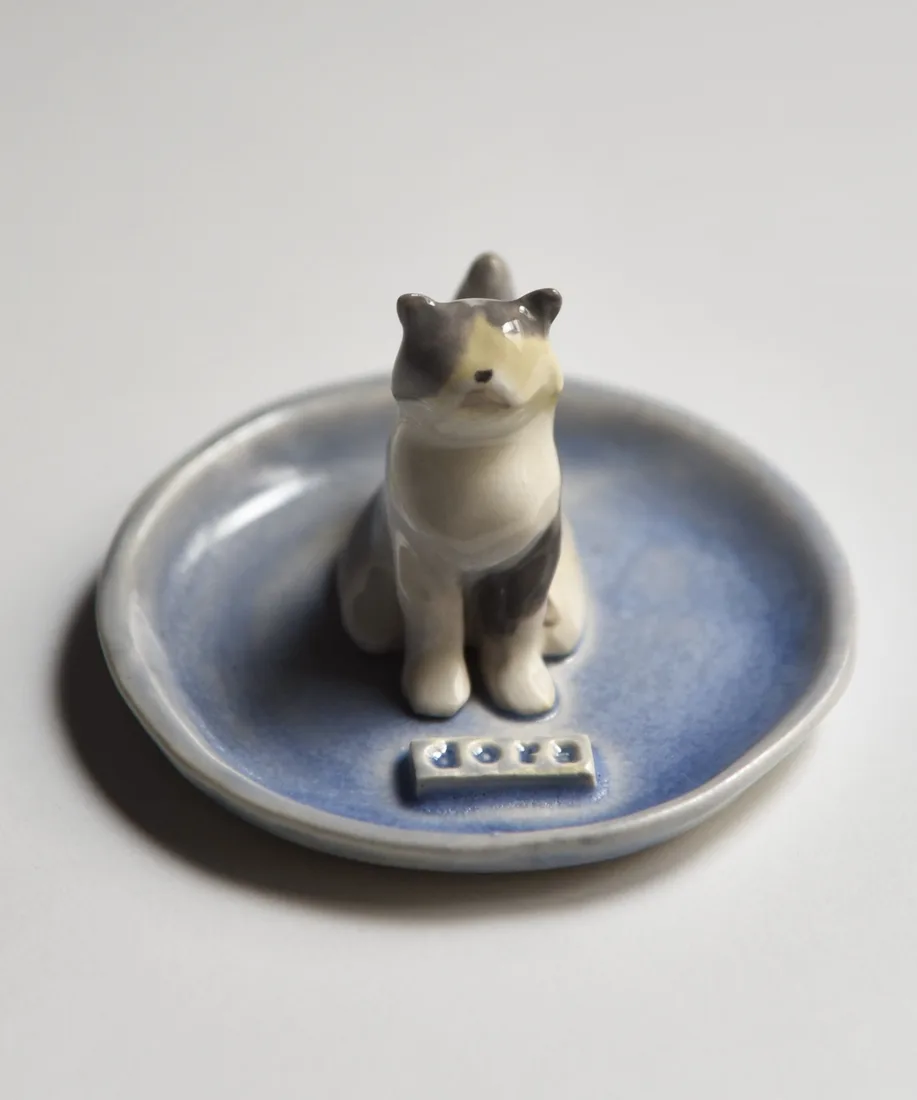 Plato joyero de una mascota, pintado a mano