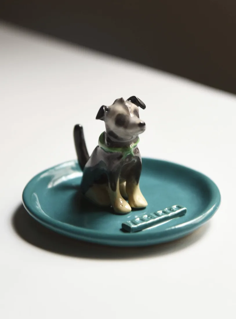 Plato joyero de una mascota, pintado a mano