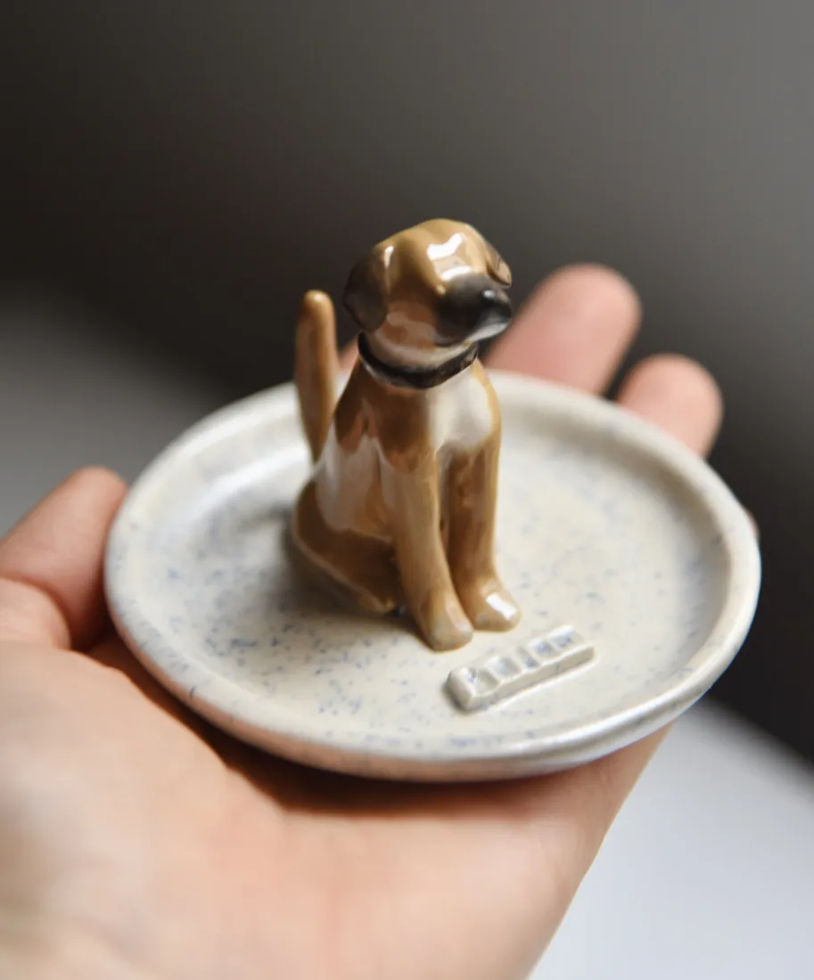 Plato joyero de una mascota, pintado a mano