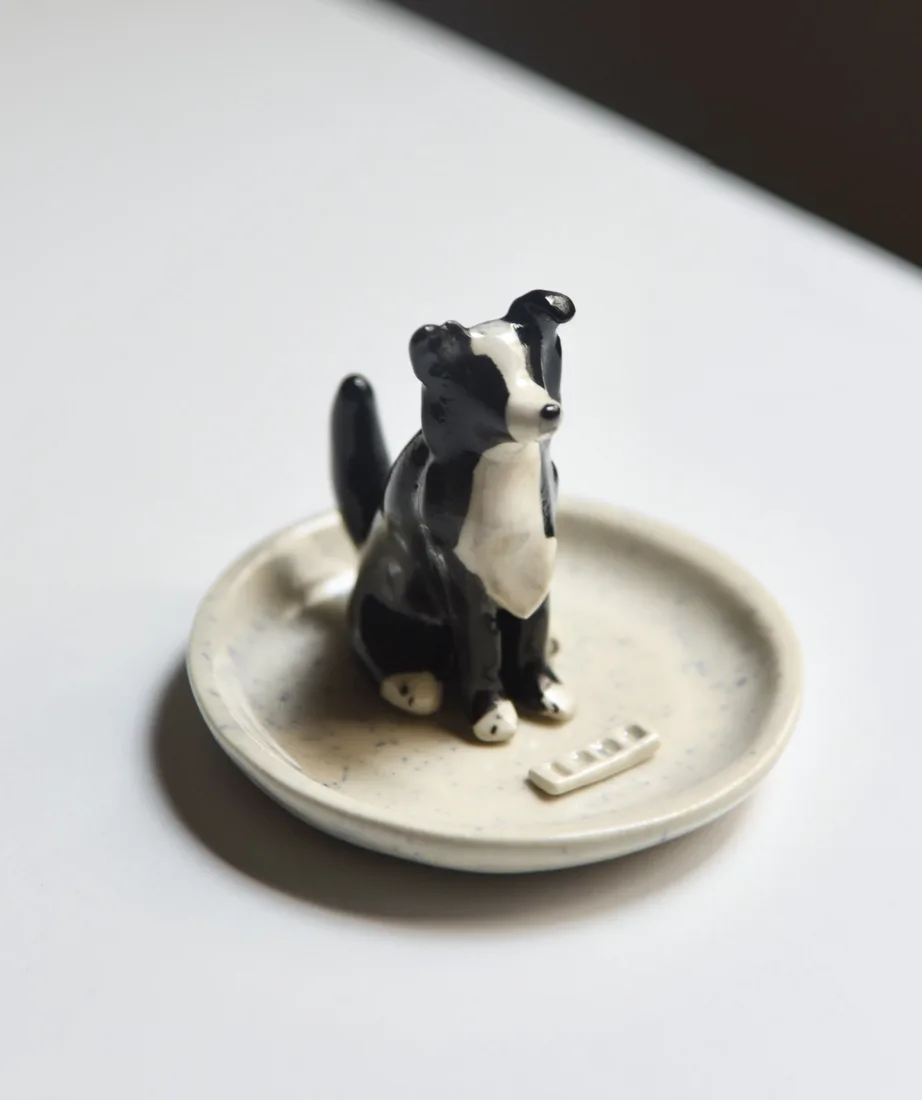 Plato joyero de una mascota, pintado a mano