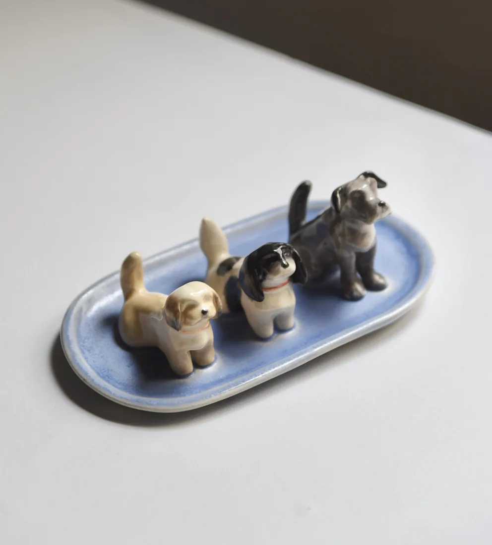 Plato joyero de tres mascotas, pintado a mano