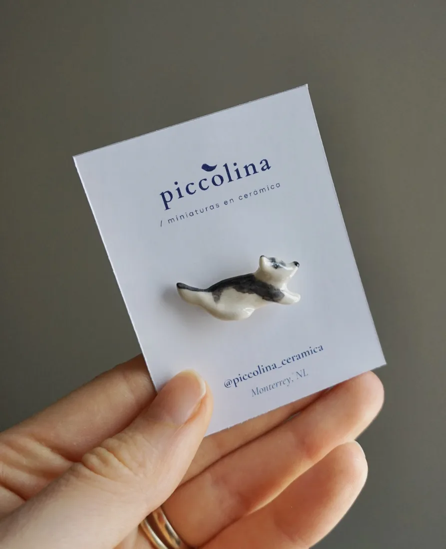 Pin de cerámica pintado a mano