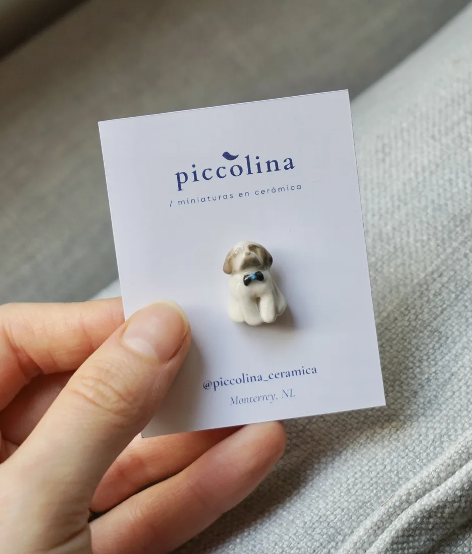 Pin de cerámica pintado a mano