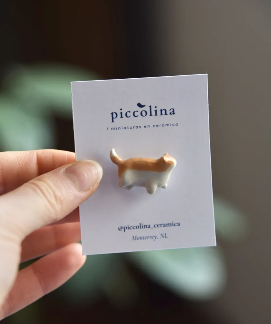 Pin de cerámica pintado a mano