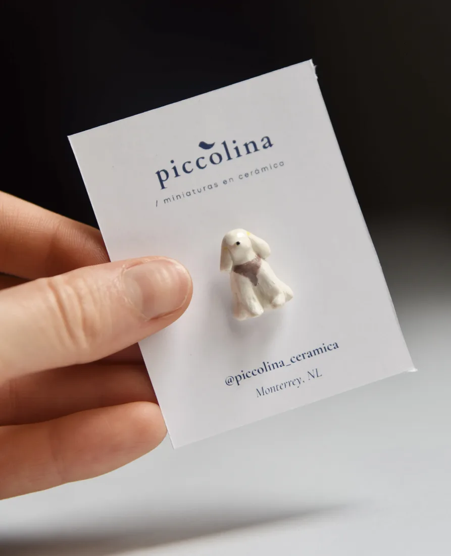 Pin de cerámica pintado a mano