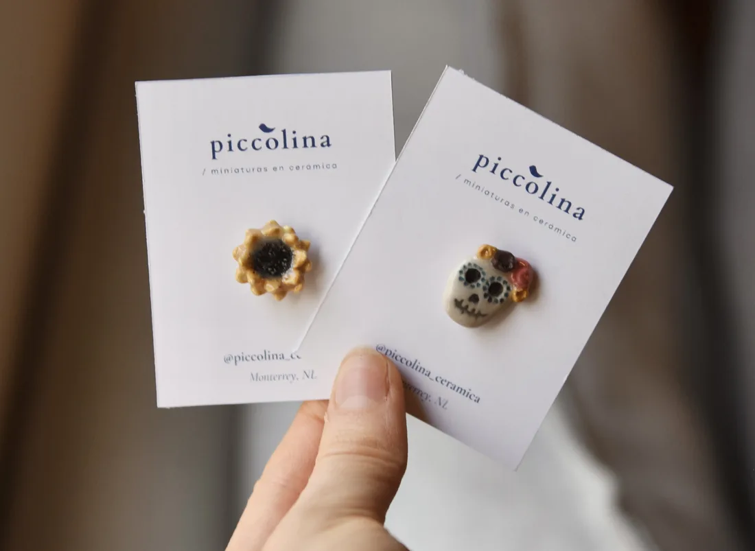 Pin de cerámica pintado a mano