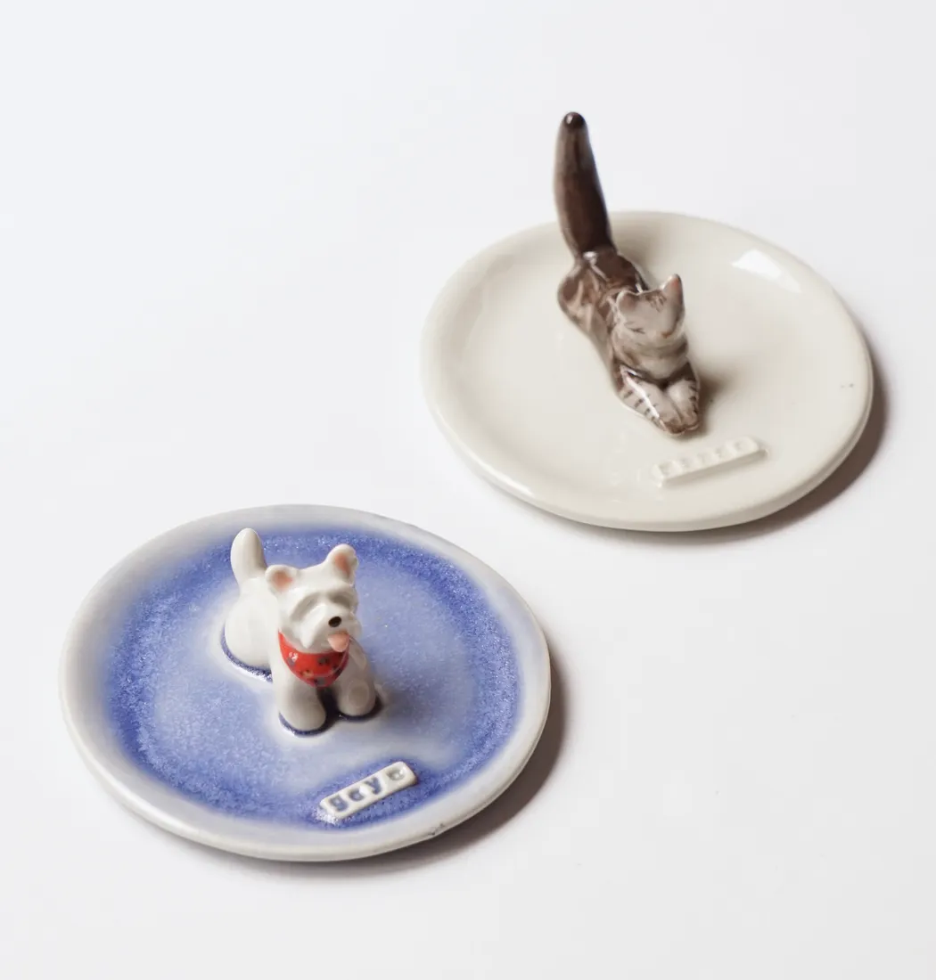 Plato joyero de una mascota, pintado a mano