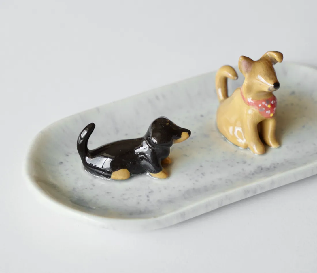 Plato joyero de dos mascotas, pintado a mano