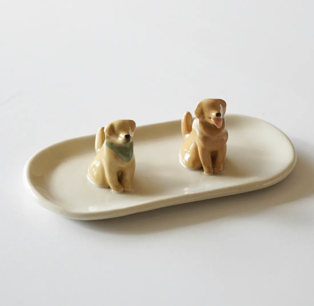 Plato joyero de dos mascotas, pintado a mano