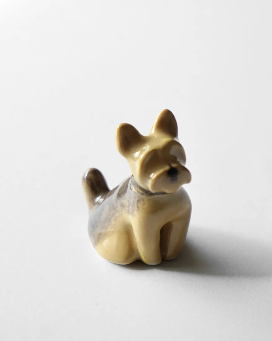 Figura de mascota de cerámica